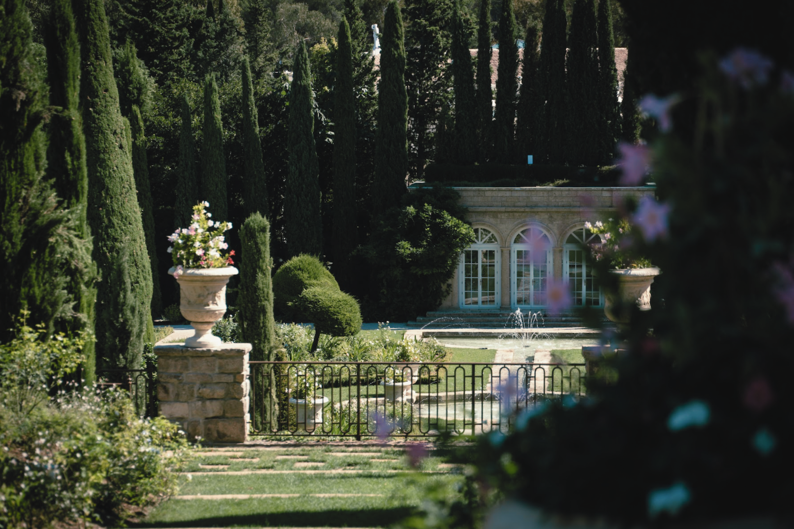 luxury rental stay at the Château de la Croix des Gardes